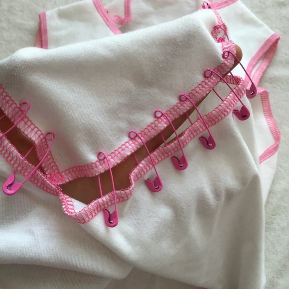 Shein cutout heart with safety pins top - Picture 4 of 5